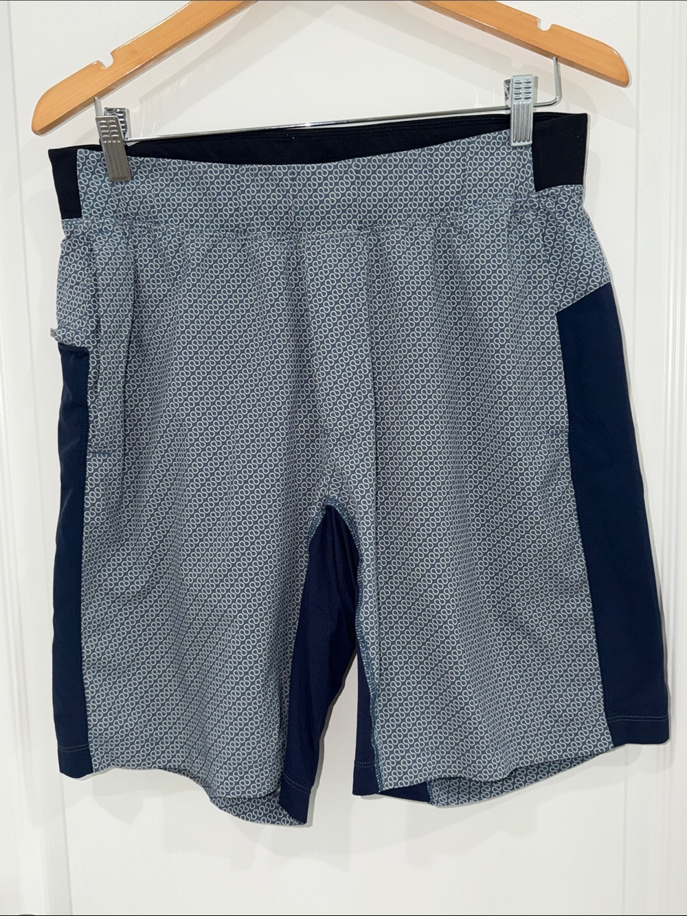 Lululemon men's T.H.E. shorts navy patterned navy blue side panels size large